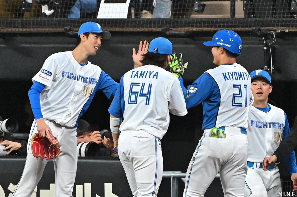 3回裏、本塁打を放つ清宮選手05