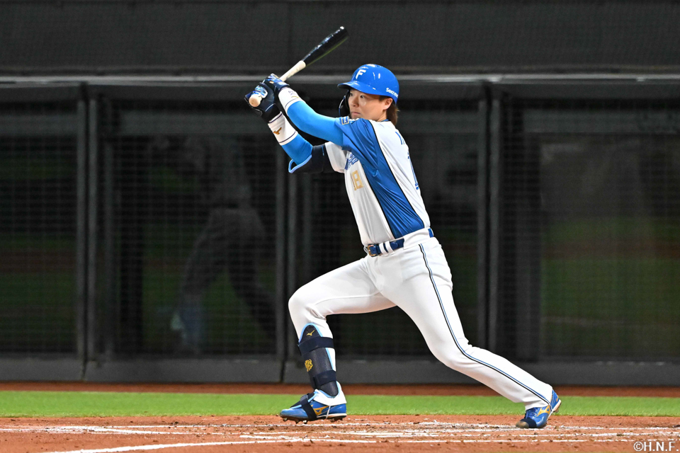 3回裏、内野安打を放つ山﨑福投手01