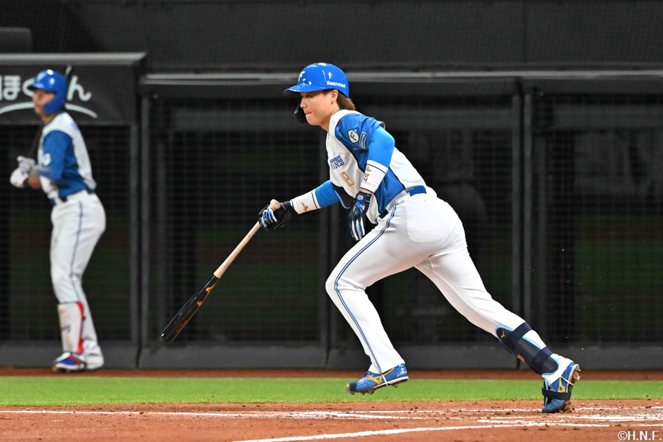 3回裏、内野安打を放つ山﨑福投手02