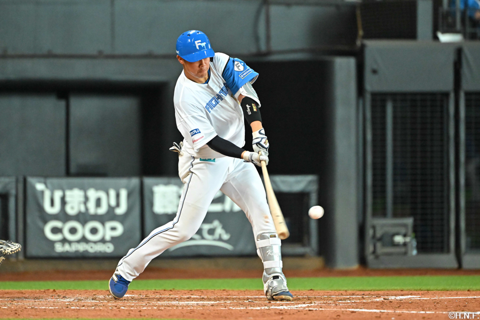4回裏、二塁打を放つ吉田選手01