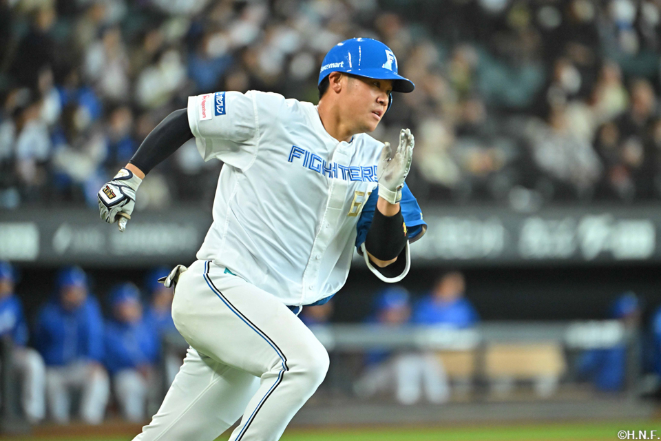 4回裏、二塁打を放つ吉田選手02