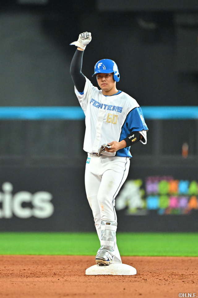 4回裏、二塁打を放つ吉田選手03