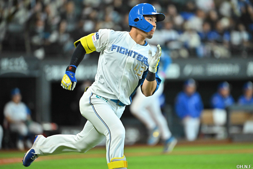 6回裏、逆転の満塁本塁打を放つ水野選手02