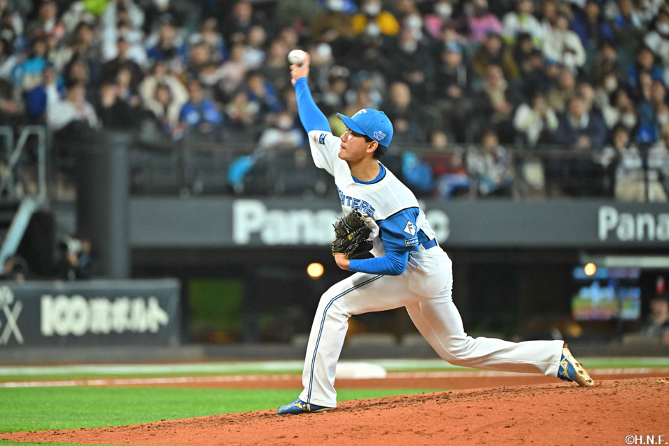 7回、四番手の浅利投手01