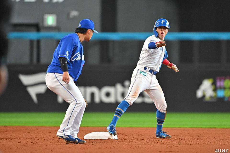 4回裏、盗塁をきめる五十幡選手02