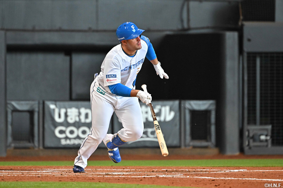 4回裏、先制点をあげるマルティネス選手