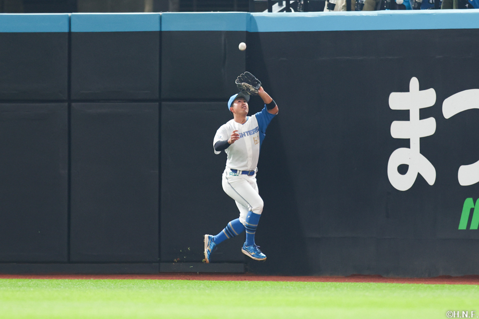 3回表、好守をみせる今川選手