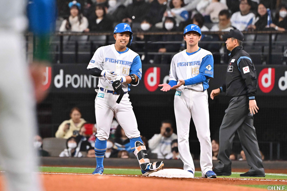 1回裏、レフトへヒットを放つ今川選手03