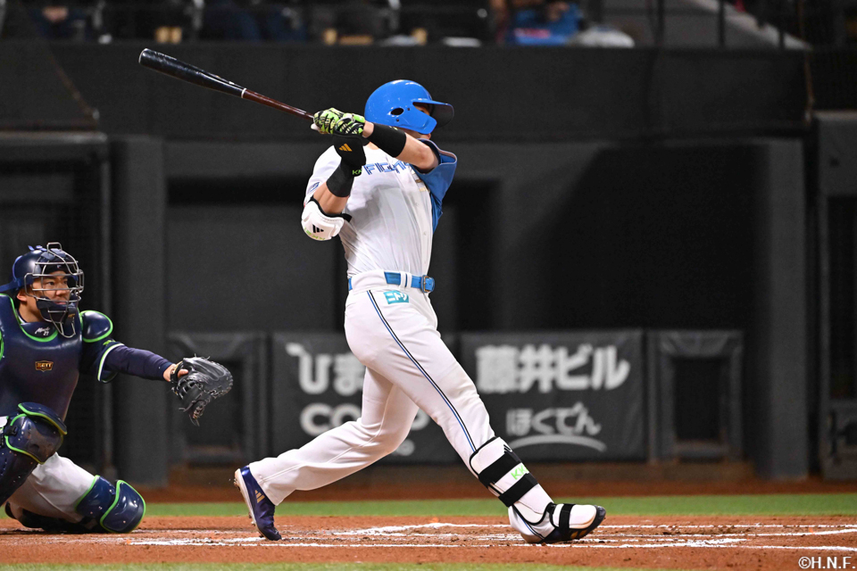 4回、郡司選手と加藤貴投手