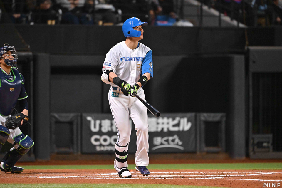 6回裏、ライトへ本塁打を放つ清宮選手01