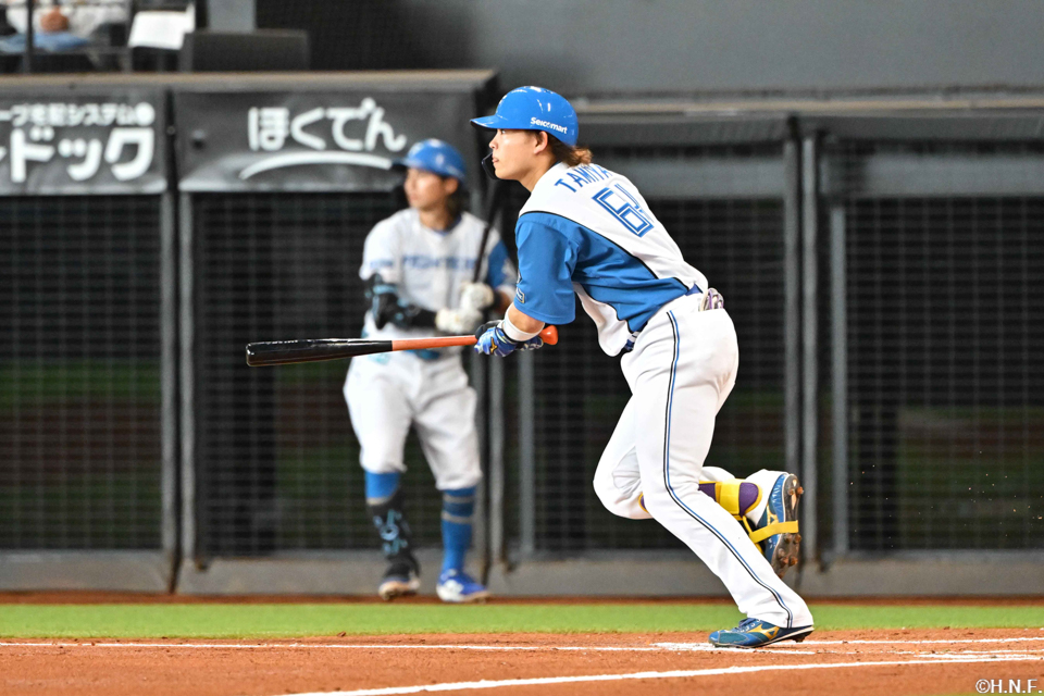 2回裏、三塁打を放つ田宮選手02