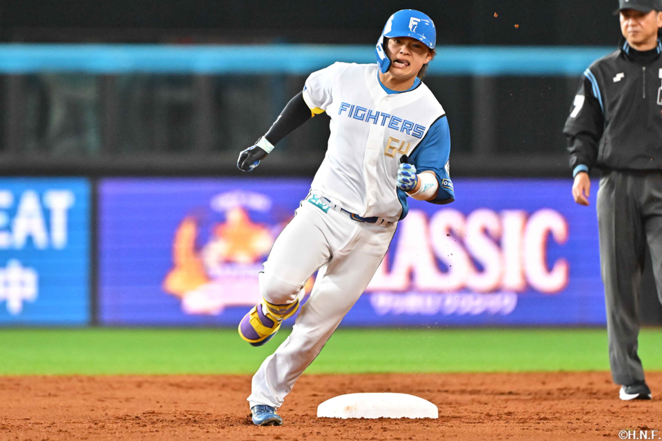 2回裏、三塁打を放つ田宮選手03