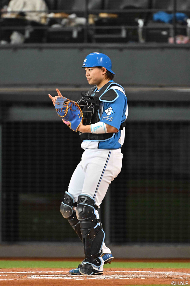 6回表、守備につく田宮選手