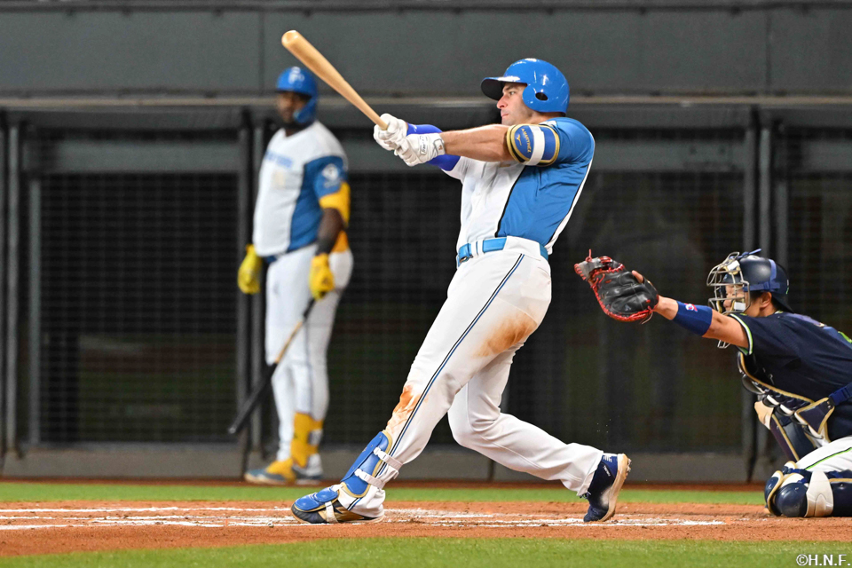 6回裏、二塁打を放つマルティネス選手