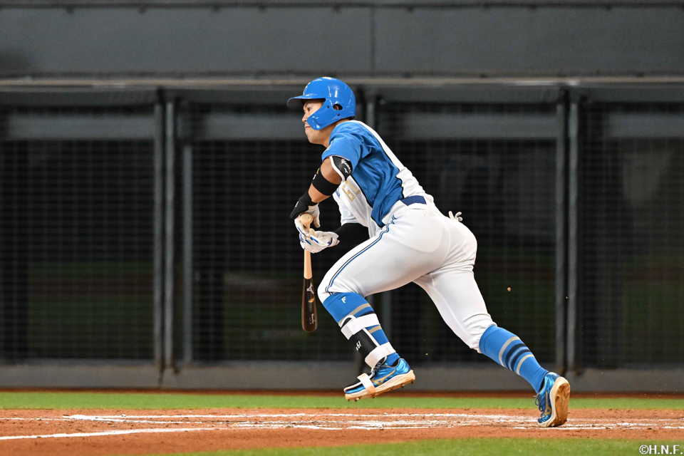 6回裏、センターへ適時打を放つ今川選手01