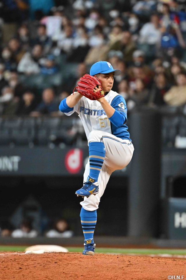 8回、五番手の山本拓投手01