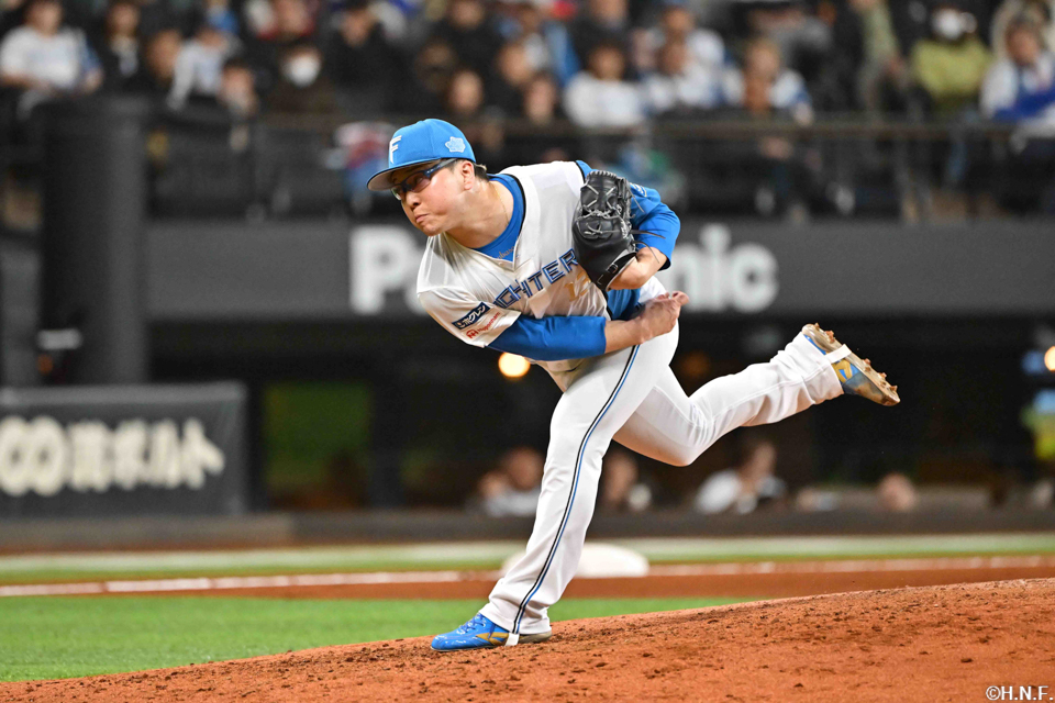 7回、二番手の生田目投手01