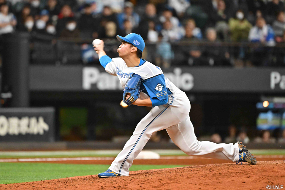 8回、三番手の松岡投手01