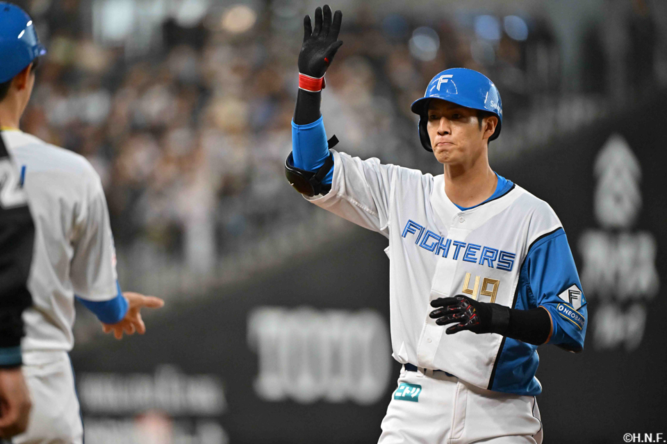 8回裏、レフトへヒットを放った若林選手