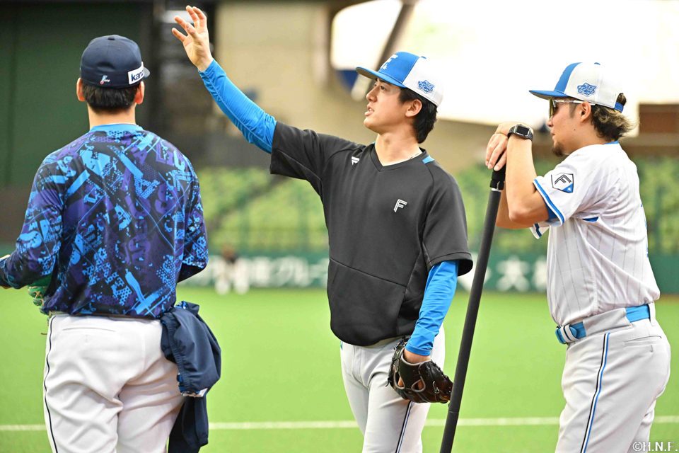 練習前の選手達03