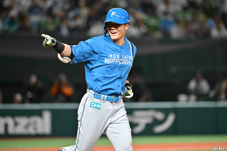 7回表、先制の本塁打を放つ清宮選手03