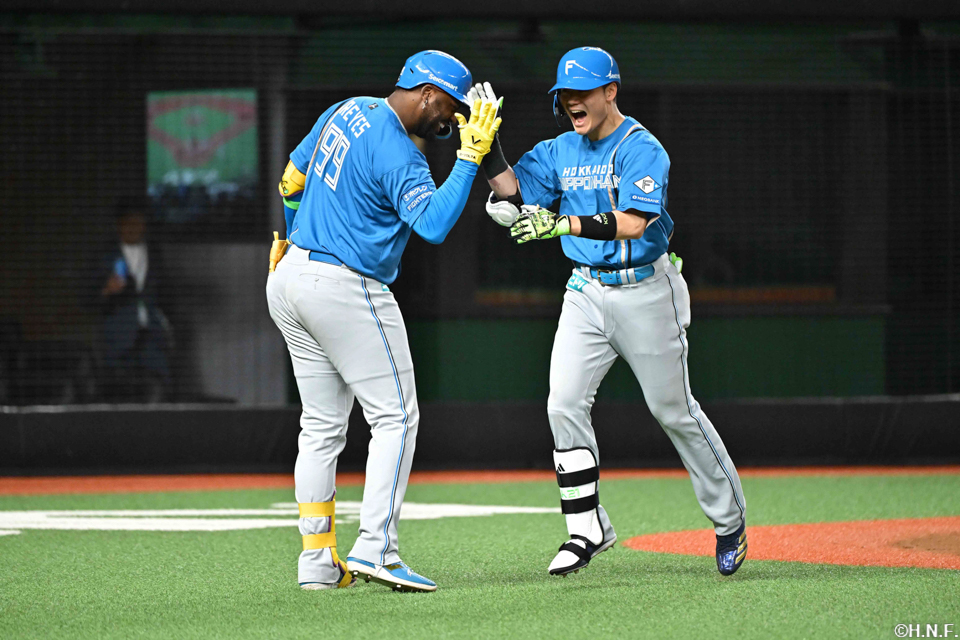 7回表、先制の本塁打を放つ清宮選手04