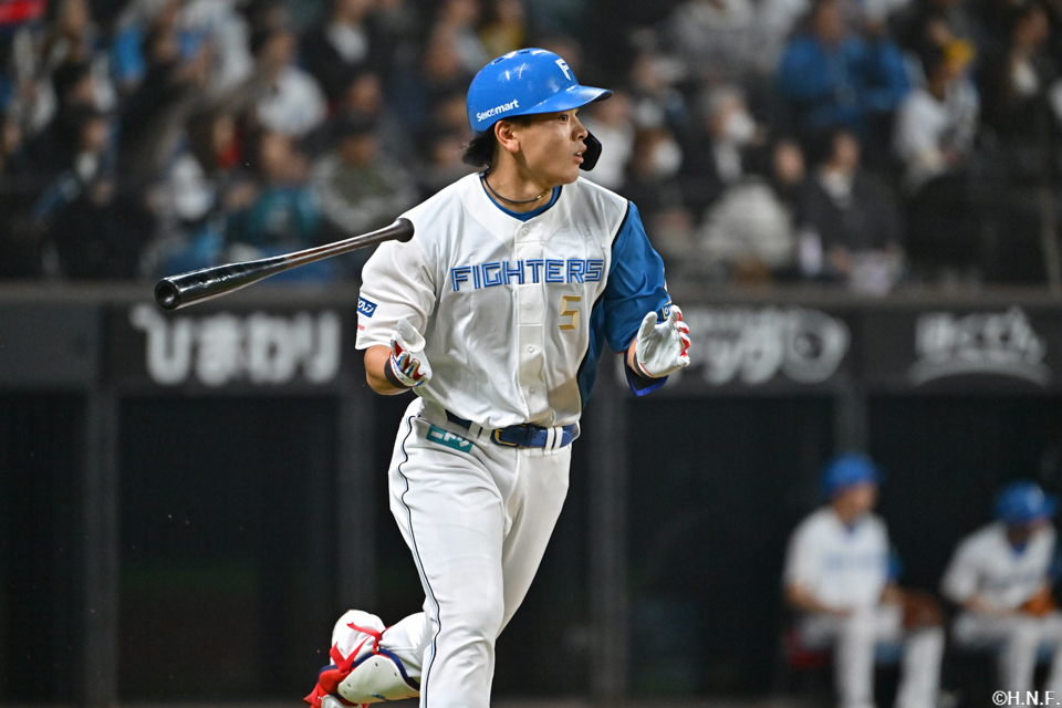 2回裏、レフトへ本塁打を放つ野村選手03