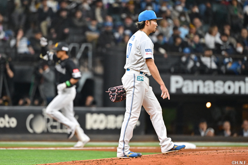 5回表、本塁打を浴びる伊藤投手01