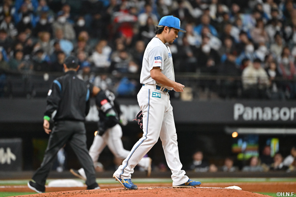 5回表、本塁打を浴びる伊藤投手02