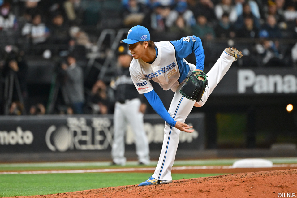 8回、三番手の杉浦投手01