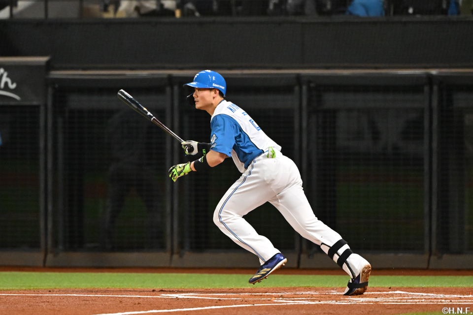 1回裏、センターへヒットを放つ清宮選手02