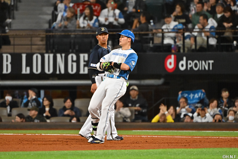 1回裏、センターへヒットを放つ清宮選手03