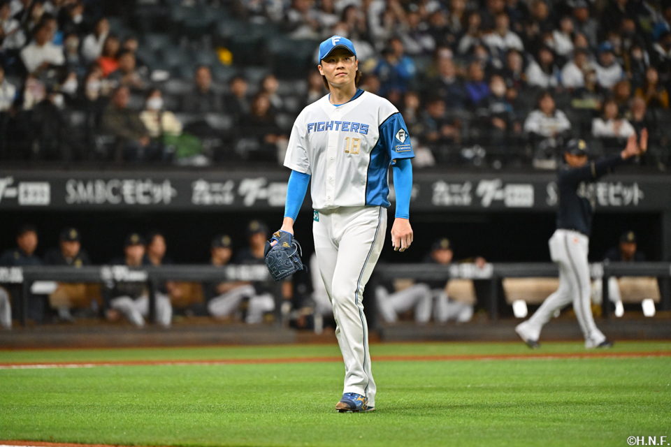 3回表を抑えた山﨑福投手