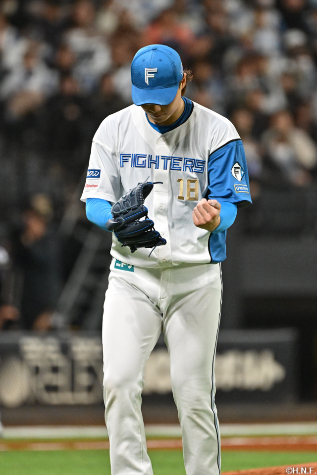 5回表を抑えた山﨑福投手01