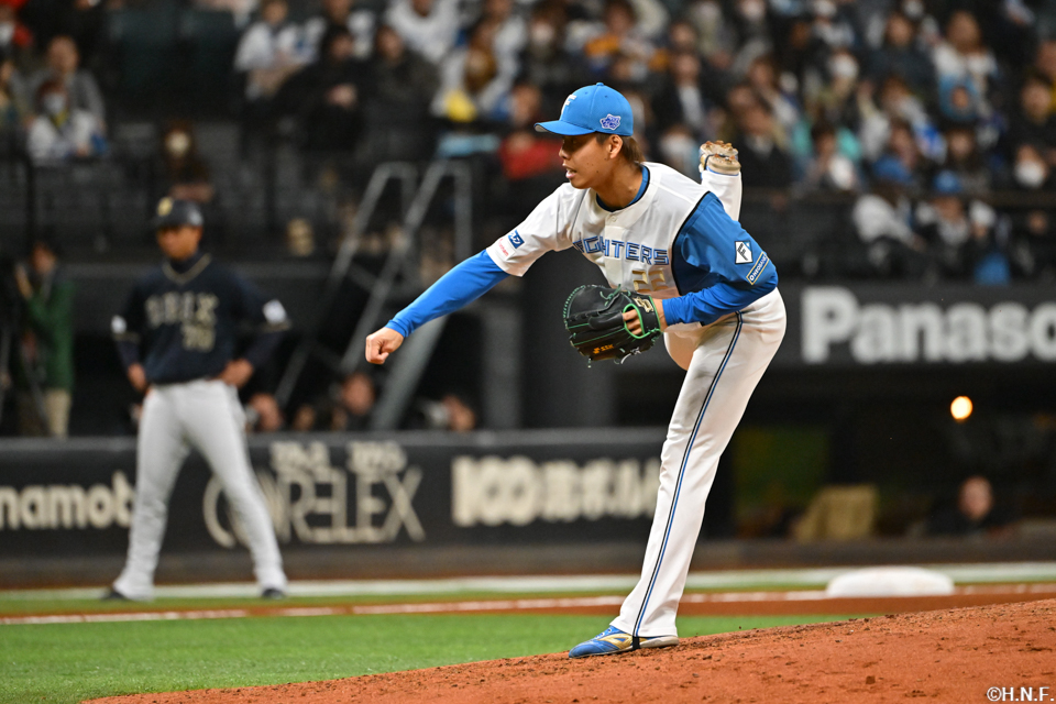 8回、三番手の杉浦投手01