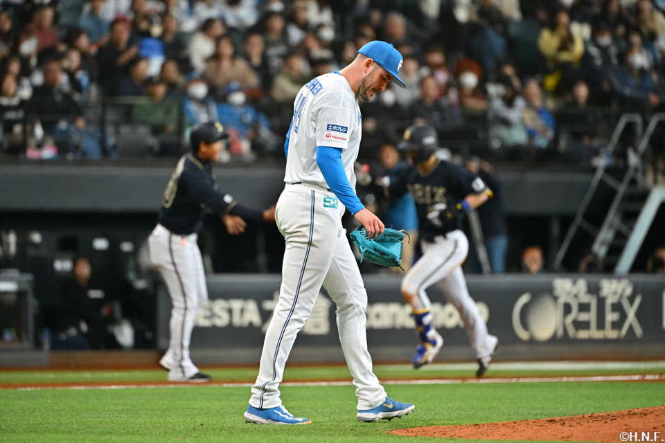 6回表、3ランを浴びるバーヘイゲン投手