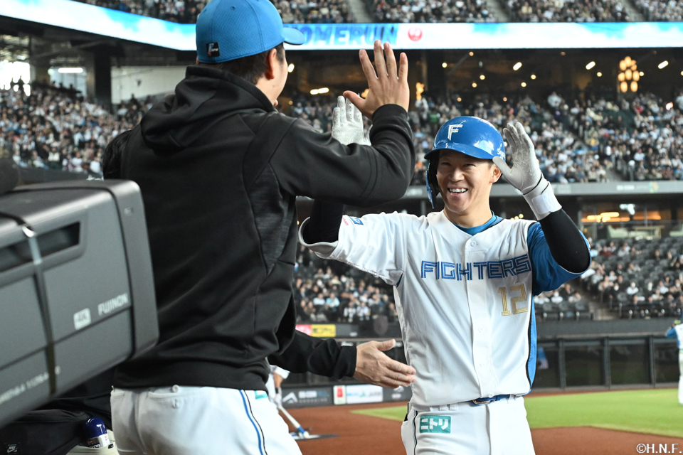 1回裏、先制の本塁打を放つ矢澤選手06