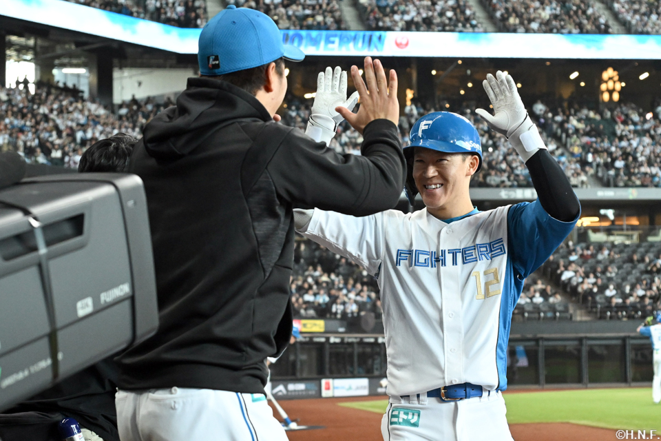 1回裏、先制の本塁打を放つ矢澤選手07