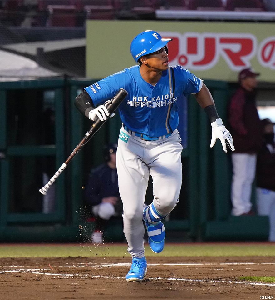 2回表、先制の本塁打を放つ万波選手02