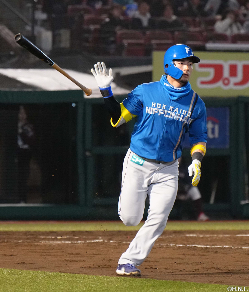 3回表、3ランを放つ水野選手01