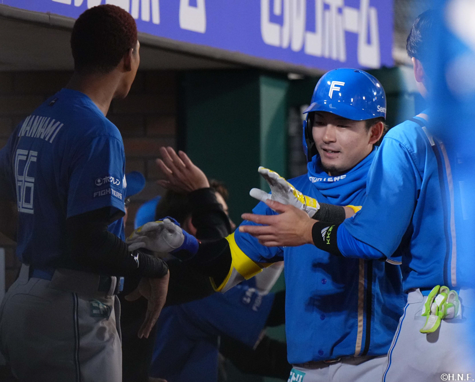 3回表、3ランを放つ水野選手02