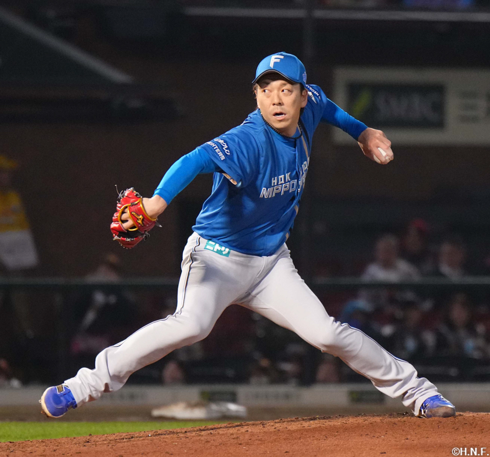 8回、三番手の宮西投手