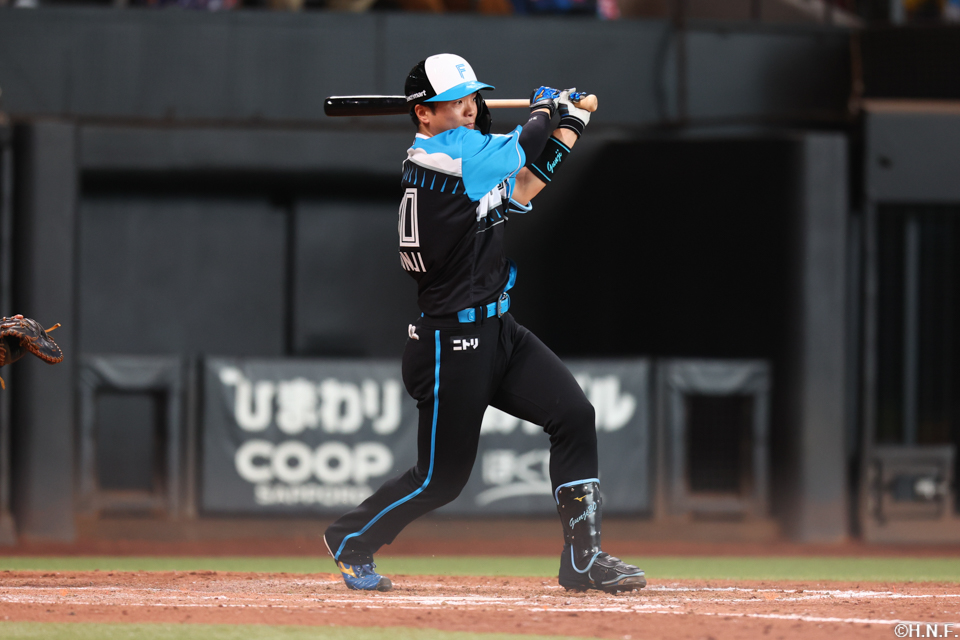 5回裏、内野安打を放つ郡司選手02