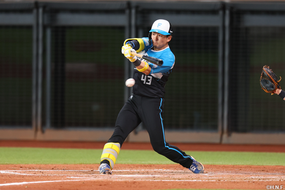 3回裏、内野安打を放つ水野選手01