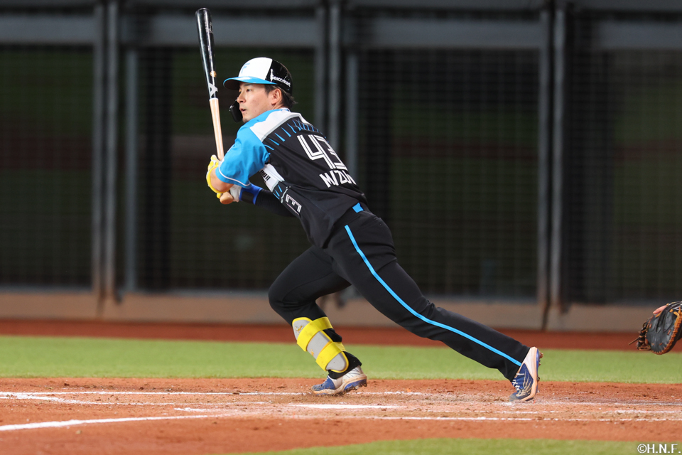 3回裏、内野安打を放つ水野選手02