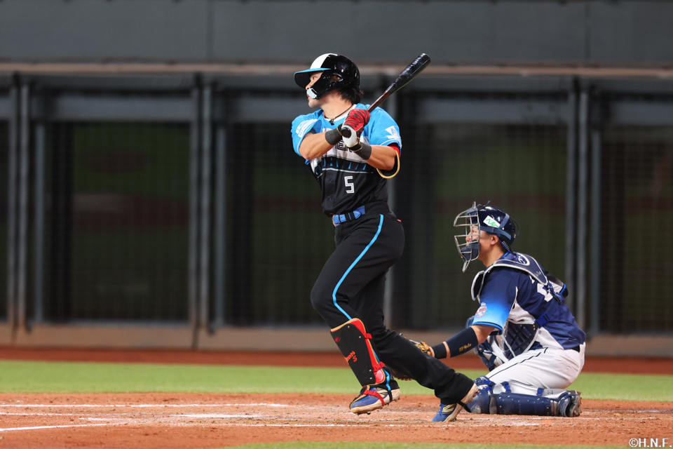 3回裏、ライトへ適時打を放つ野村選手01