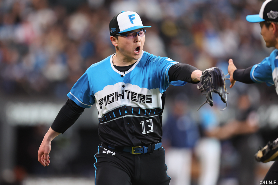 6回表を抑えた生田目投手02