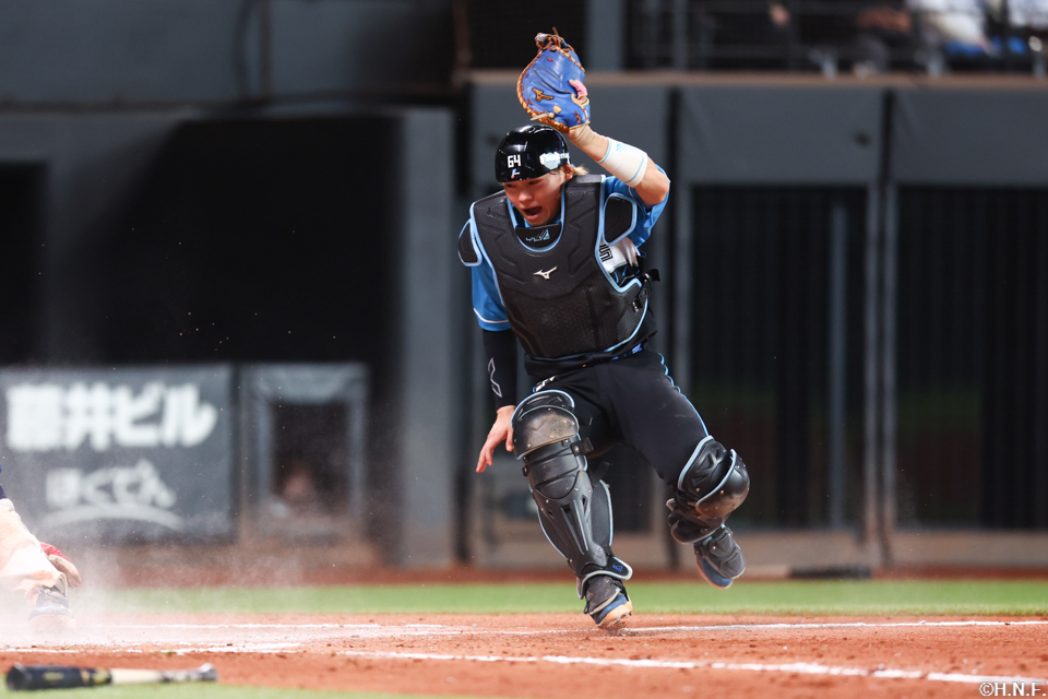 7回表、二塁走者をアウトにする田宮選手02