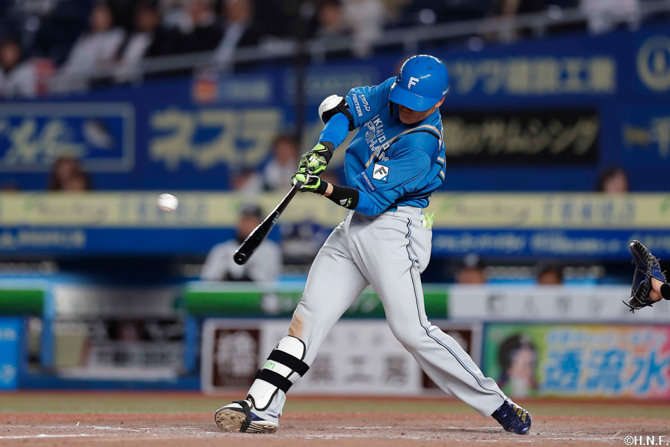 9回表、ライトへ本塁打を放つ清宮選手01