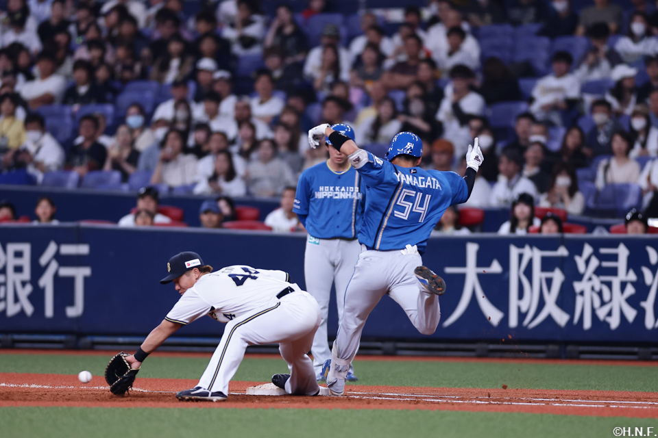 2回表、プロ初ヒットを放った山縣選手01